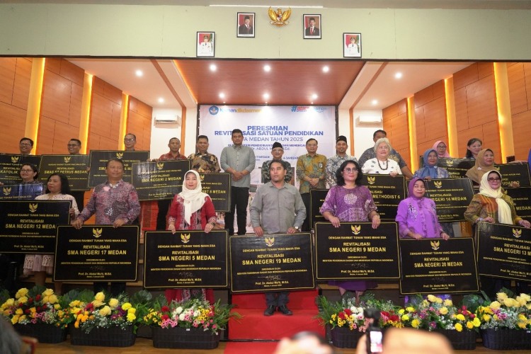 BERSAMA MENDIKDASMEN, GUBSU RESMIKAN REVITALISASI SATUAN PENDIDIKAN DI KOTA MEDAN